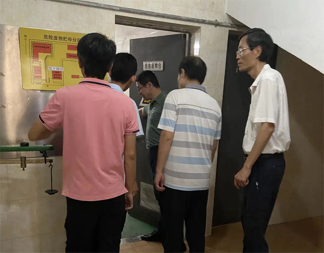 “四不兩直”強(qiáng)監(jiān)督 擰緊節(jié)日“安全閥” ——白云山光華公司紀(jì)委開展中秋、國(guó)慶節(jié)前專項(xiàng)監(jiān)督檢查