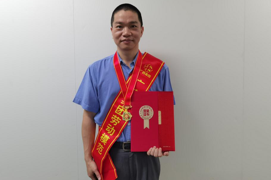 匠心奮進(jìn)二十大 篤實(shí)專一建新功——記“廣藥集團(tuán)勞動(dòng)模范”陳學(xué)賢